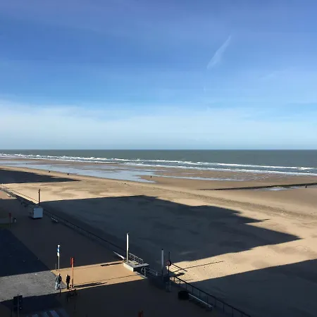 Apartment 4 Pers Met Frontaal Zeezicht & Prive Zwembad *