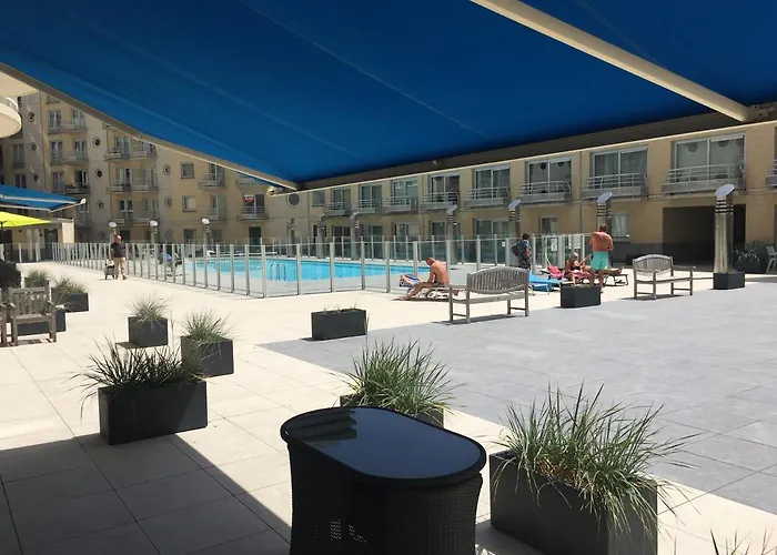 4 Pers Met Frontaal Zeezicht & Prive Zwembad Apartment