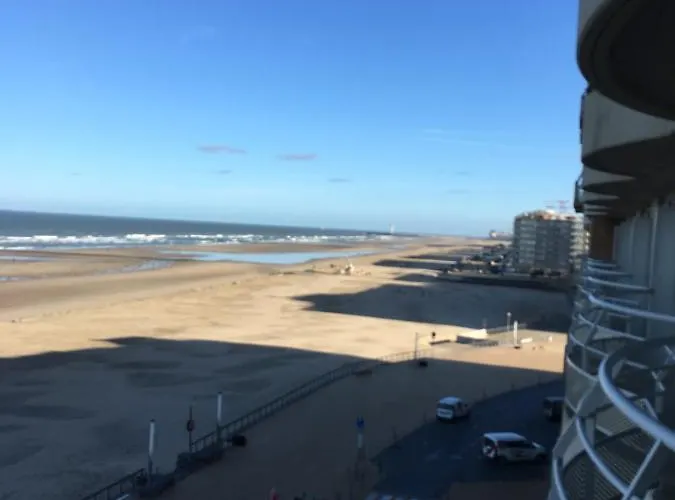 4 Pers Met Frontaal Zeezicht & Prive Zwembad * Ostende