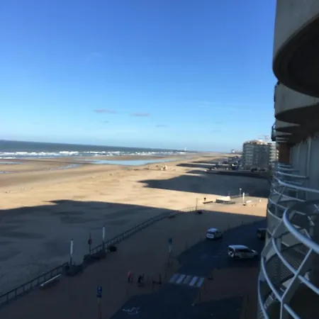 4 Pers Met Frontaal Zeezicht&privé Zwembad * Ostende